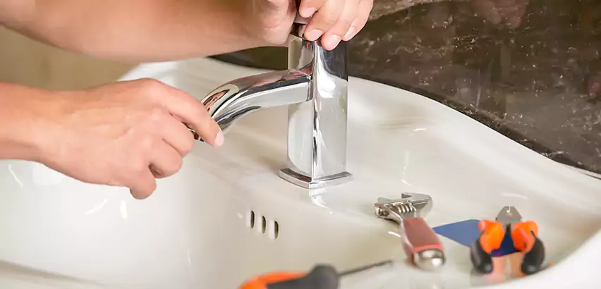 Bathtub Faucet Replacement in The Hammocks